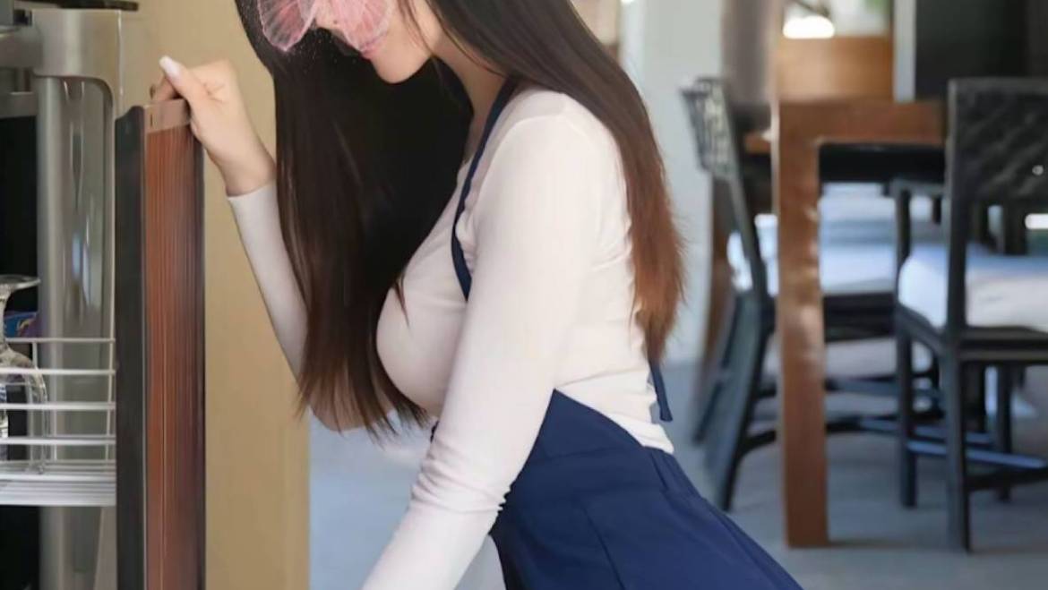 New！伊莲娜🦢（Full service only）高挑学妹 身姿傲人