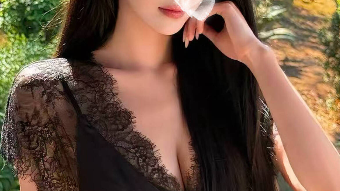 New🔥琉璃🌙(Full service only)全新~超绝明星颜值大秘 隆重登场😍花容月貌 天然E乳 长腿翘臀