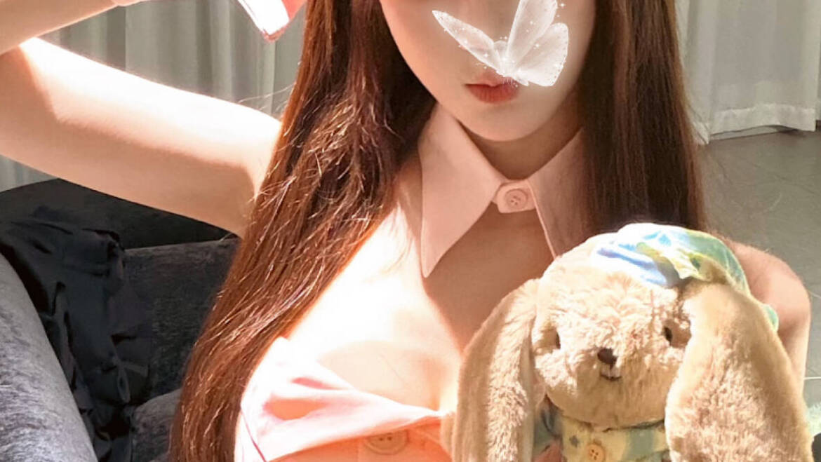 New！Roxy🦄（Full service only）100%推荐款 全新本地高颜值嫩学妹😍性格俏皮叛逆 外形性感火辣🔥仅限3天